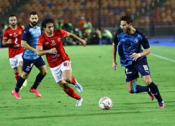 أزمة تحكيم تلوح في الأفق قبل مواجهة الأهلي وبيراميدز