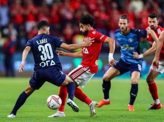 الأهلي وبيراميدز في صدام جديد بالدوري المصري والزمالك يسعى للحفاظ على القمة