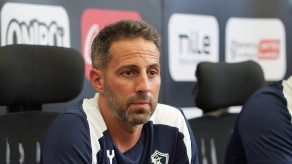 بالفيديو .. فيريرا يعقد محاضرة للاعبي الزمالك استعدادًا لوادي دجلة