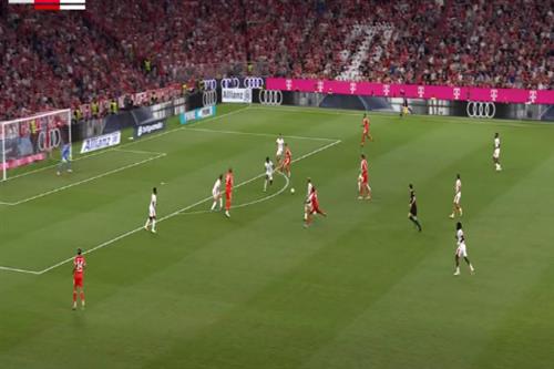بايرن ميونخ يفوز على لايبزج بسداسية في افتتاحية الدوري الألماني