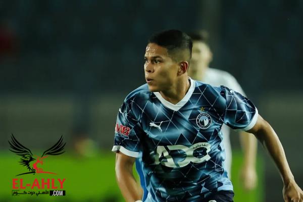 جراديشار وعمر كمال على مقاعد بدلاء الأهلي أمام بيراميدز