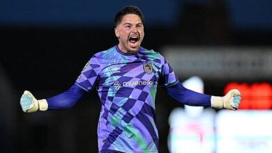 حارس جريمبسي: لم استوعب بعد كيف أقصى فريقي مانشستر يونايتد