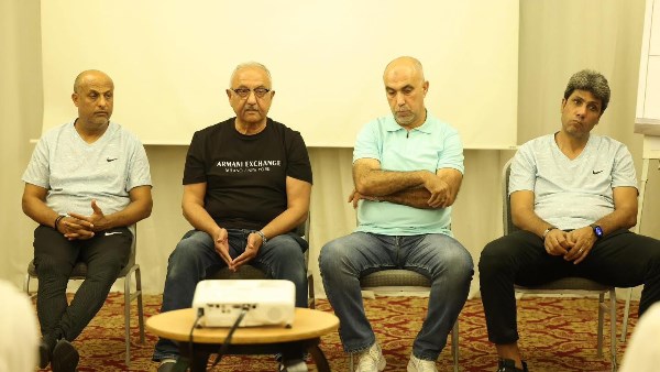 رئيس نادي البنك الأهلي يُحفز اللاعبين قبل مواجهة الاتحاد