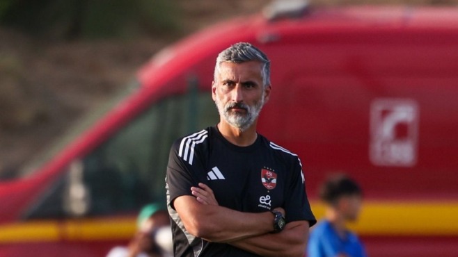 ريبيرو يُقرر الإطاحة بلاعب الأهلي أمام بيراميدز!