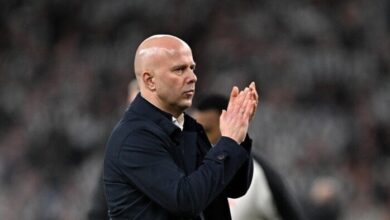 سلوت يكيل المديح للاعبي ليفربول بعد الفوز الصعب على نيوكاسل