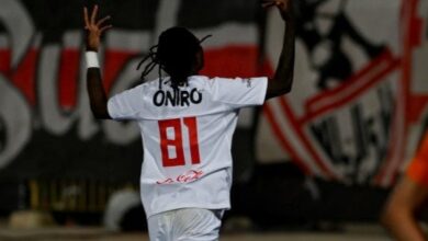شيكو بانزا يتوج بجائزة أفضل لاعب في مباراة الزمالك وفاركو
