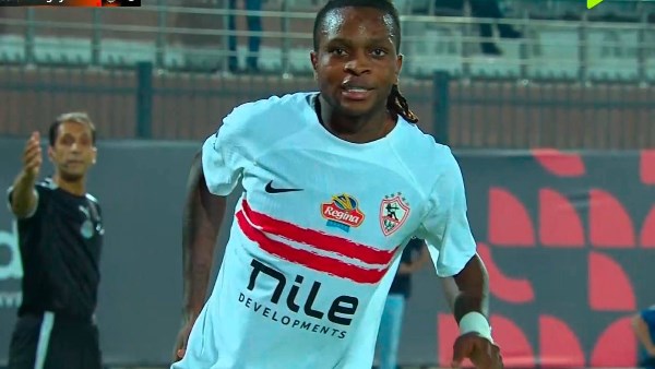 شيكو بانزا يتوَّج بجائزة أفضل لاعب في مباراة الزمالك أمام فاركو
