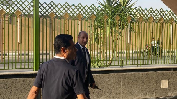 طارق قنديل وأعضاء الأهلي يودعون اللواء وائل عزت في جنازة مهيبة