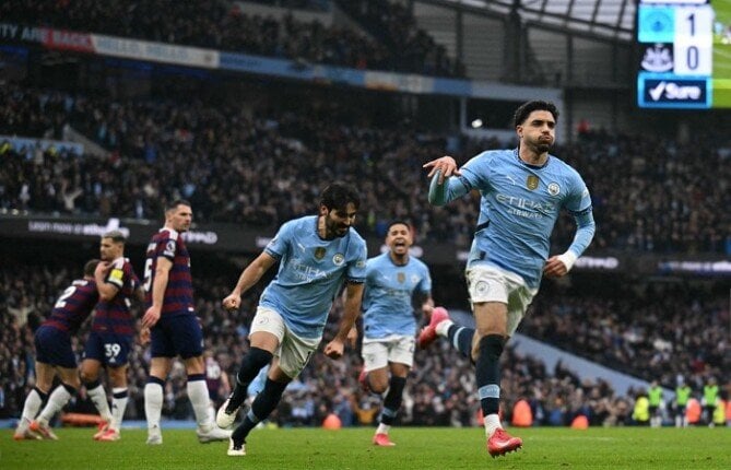 عمر مرموش يقود تشكيل مانشستر سيتي ضد توتنهام في الدوري الإنجليزي