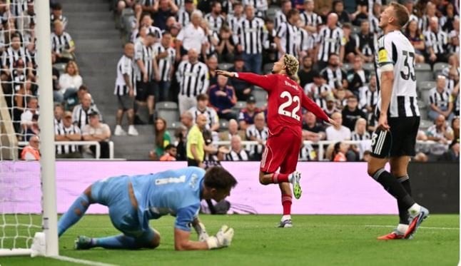ليفربول ينتزع انتصارًا مثيرًا أمام نيوكاسل في الدوري الإنجليزي