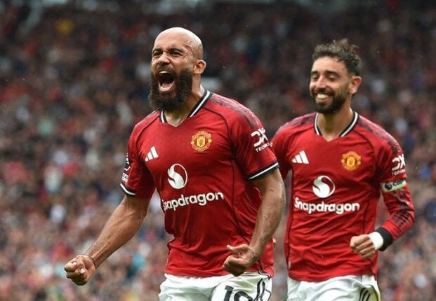 مانشستر يونايتد يحقق فوزًا دراميًا على بيرنلي في الدوري الإنجليزي