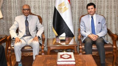 وزير الرياضة يبحث مع رئيس اتحاد الهوكي مستجدات تنظيم مصر للبطولة الأفريقية