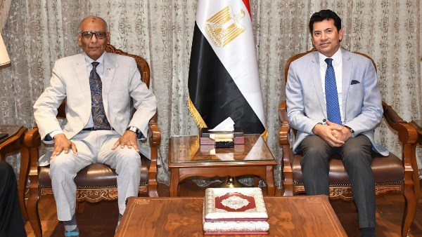 وزير الرياضة يبحث مع رئيس اتحاد الهوكي مستجدات تنظيم مصر للبطولة الأفريقية