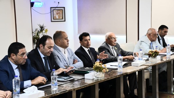 وزير الشباب والرياضة يترأس اجتماعًا مع عددٍ من مسئولي الشؤون القانونية بالأندية
