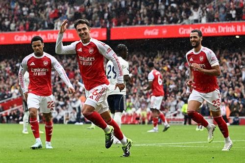 آرسنال يكتسح  نوتنجهام بثلاثية في الدوري الإنجليزي
