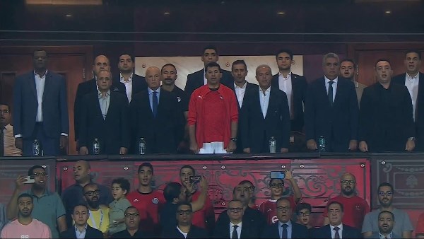 إعلامية تنتقد ظهور أحمد مجاهد بالمقصورة الرئيسية في لقاء مصر واثيوبيا