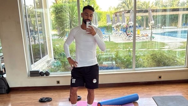 استعدادا لمباراة إثيوبيا.. محمد صلاح يشارك جمهوره صورا من الجيم