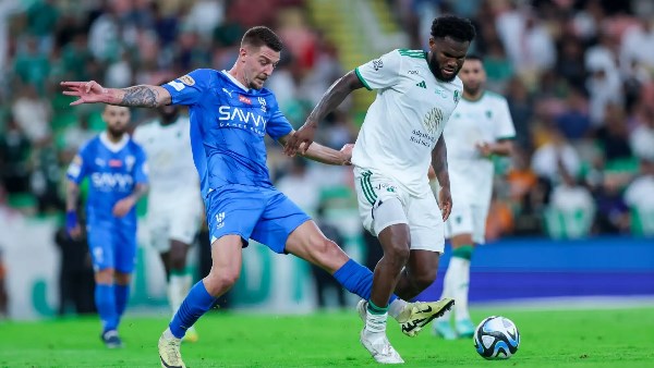الأهلي يتحدى الهلال في كلاسيكو ناري بـ الدوري السعودي