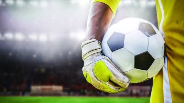 المشجعون الأوروبيون ينتقدون خطط لعب مباريات الدوري في الخارج