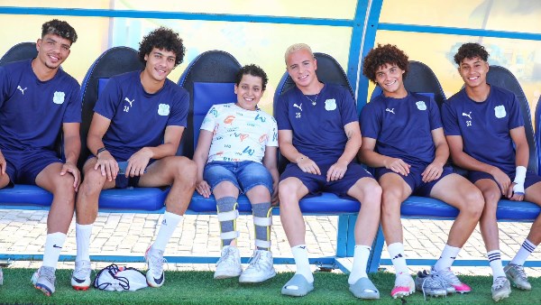 المصري يستقبل أحد أطفال ذوي الهمم قبل مواجهة الزمالك