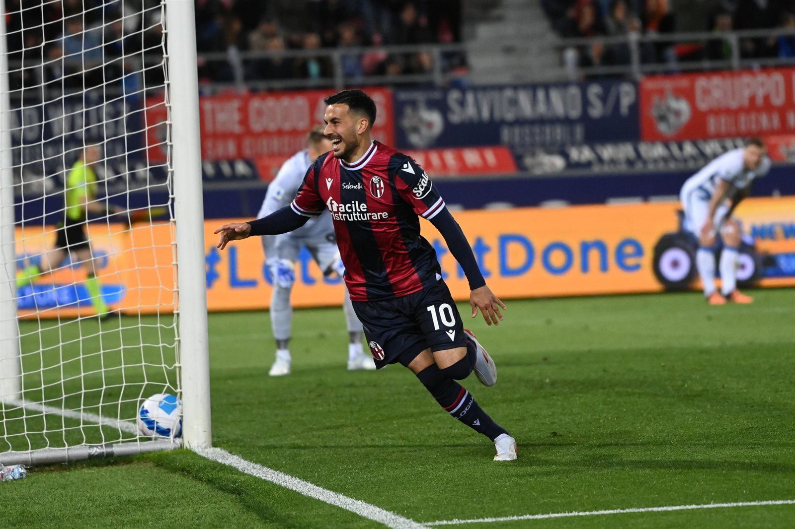 بولونيا يحقق فوزا قاتلا على جنوي 2ـ1 في الدوري الإيطالي