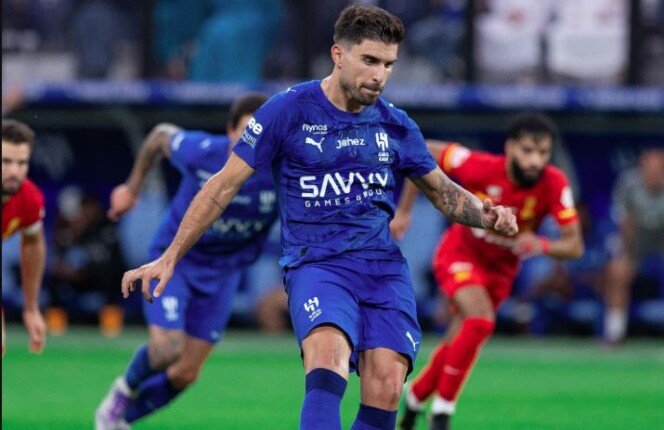 تعادل مثير بين الهلال والقادسية في الدوري السعودي