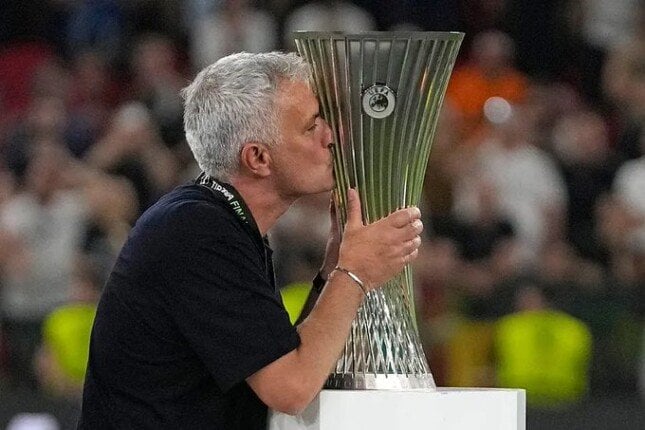 تعيين جوزيه مورينيو مديرا فنيا جديدا لبنفيكا