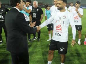 تفاصيل زيارة وزير الرياضة وهاني أبوريدة لمران منتخب مصر - صورة
