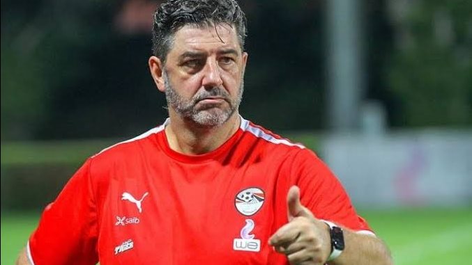 خلفًا لـ ريبيرو.. فيتوريا يقترب من تدريب الأهلي