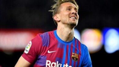 دي يونج يغادر معسكر منتخب هولندا بعد إصابته
