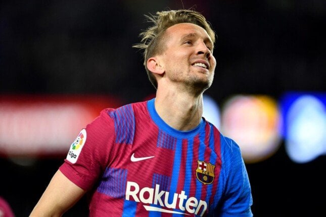 دي يونج يغادر معسكر منتخب هولندا بعد إصابته