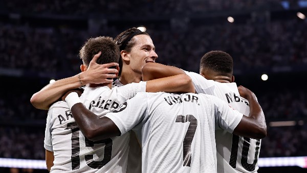 ريال مدريد يفوز على إسبانيول بثنائية في الدوري الإسباني