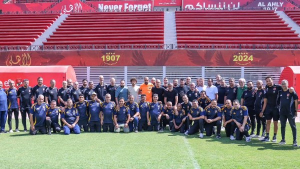 ريبييرو يودع الجهاز الإداري والطبي والعاملين بالفريق الأول للأهلي