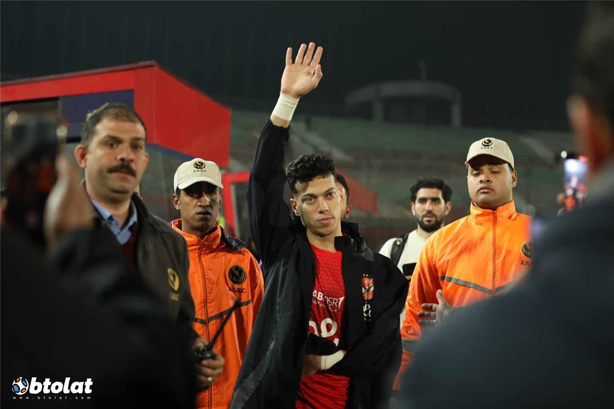 إمام عاشور لاعب الأهلي