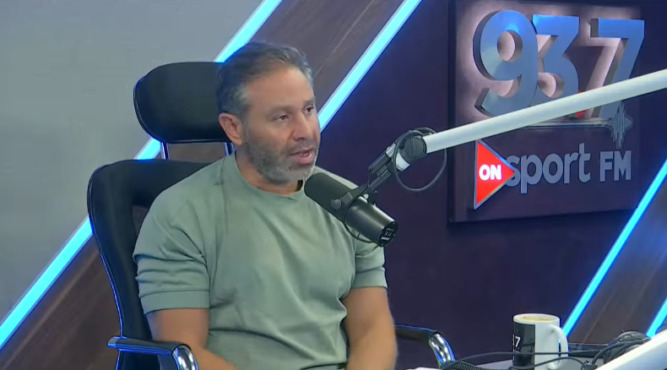 حازم إمام يُدافع عن محمد صلاح: "طبيعي ميلعبش مع المنتخب زي ليفربول"!