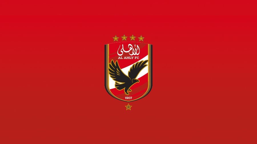طفل العظم الزجاجي.. يحارب المرض بالشعر والتعليق الرياضي