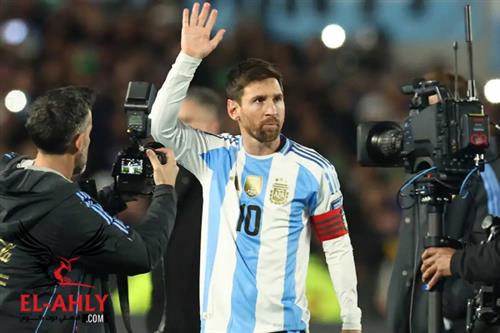 فيديو... شاهد تحية ميسي من اللاعبين والجماهير بعد أخر مبارياته مع الأرجنتين في بيونس آيرس