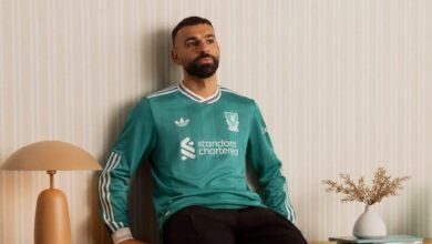 ليفربول يكشف عن الطقم الثالث “التسعينياتي”.. وصلاح يتصدر الإعلان "صور"