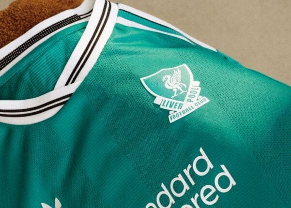 ليفربول يكشف عن قميصه الثالث لموسم 2025-2026.. بمشاركة محمد صلاح