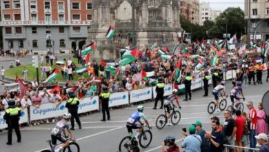 مظاهرات ‏تربك سباق إسبانيا للدراجات.. ودعوات لاستبعاد فريق إسرائيلي