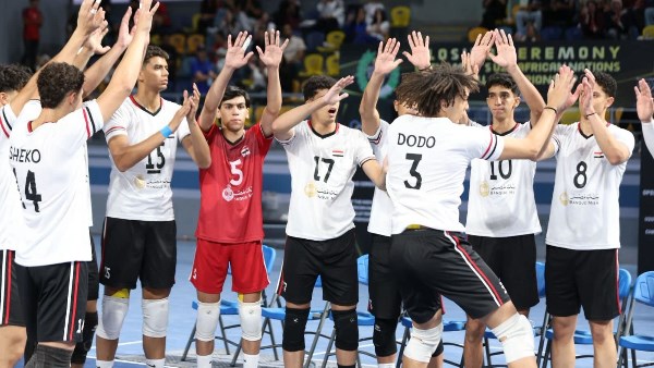 منتخب مصر يتوج ببطولة إفريقيا لشباب الطائرة بعد الفوز على الكاميرون في النهائي