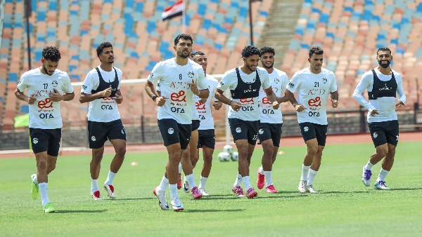منتخب مصر يختتم تدريباته بالقاهرة قبل السفر لمواجهة بوركينا فاسو