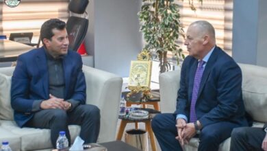 وزير الرياضة يتواصل مع هاني أبو ريدة لاحتواء حرب التصريحات بين مسؤولي المنتخبات!