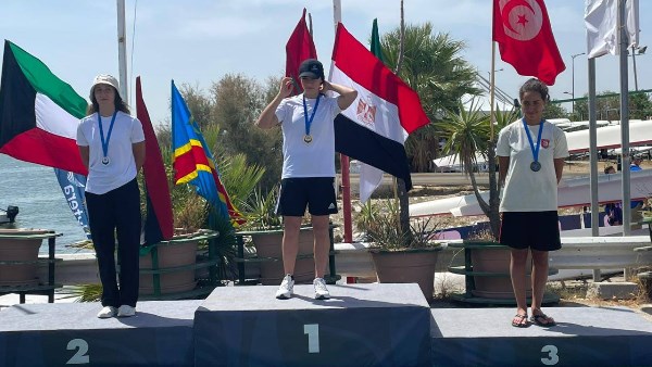 وزير الرياضة يهنئ منتخب السباحة بالزعانف بالتتويج بلقبي البطولة العربية والإفريقية في تونس