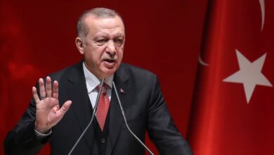 علاقتي معه جيدة رجاء أن تبلغ تحياتي لزوجتك.. فيديو