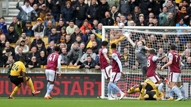 أستون فيلا يفوز على ليدز يونايتد بثنائية في الدوري الإنجليزي