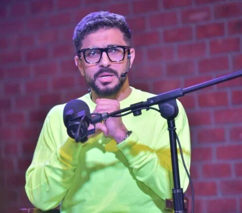 أيمن أشرف: فايلر مدرب متكامل.. وابتعاده عن أسرته أنهى شغفه في الأهلي بعد جائحة كورونا