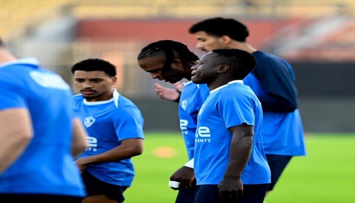 الزمالك يبدأ استعداداته للمباراة المرتقبة أمام كايزر تشيفز بمران على الملعب الرئيسي