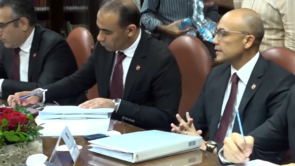 بالصور.. شاهد أول اجتماع لمجلس إدارة الأهلي الجديد