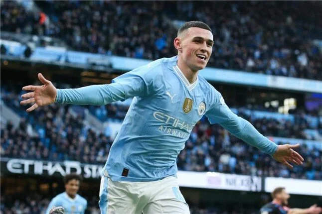 جوارديولا يشيد بفودين بعد الفوز الصعب على ليدز «يعيش أحد أفضل مواسمه»